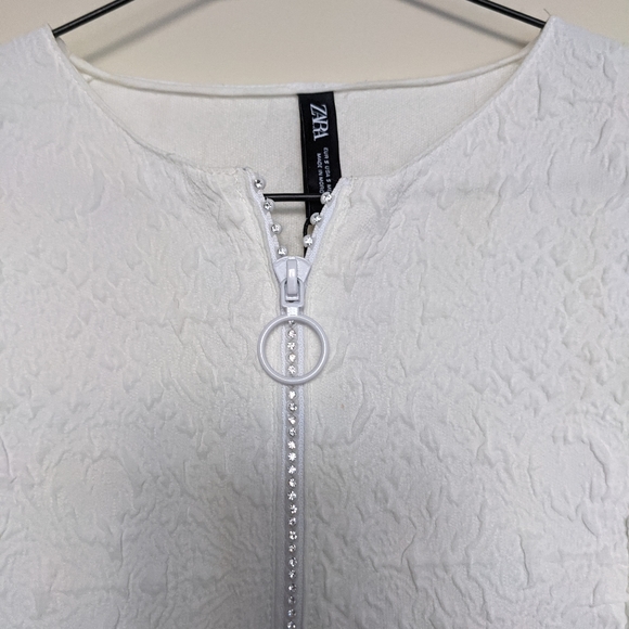 Zara Ruffle Shoulder Cropped Length Blouse - Picture 2 of 6